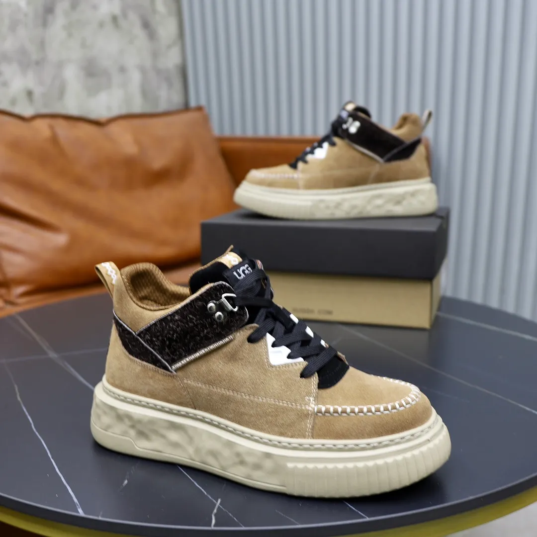 Ex-factory price: 620💰Thick wool imported from Australia Brand: UGG genuine purchase Size: 39-44 Grade: Official website 1:1 Material: First layer of genuine leather waterproof and antifreeze upper Real wool lining Original non-slip soft wear-resistant outsole Style category: Men's casual shoes Trendy style Comfortable on the feet Color: Official website color synchronization